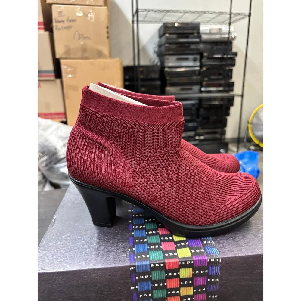 Bernie Mev Doll Burgundy Stretch Knit Memory Foam Ankle Boots Size 38 7.5-8